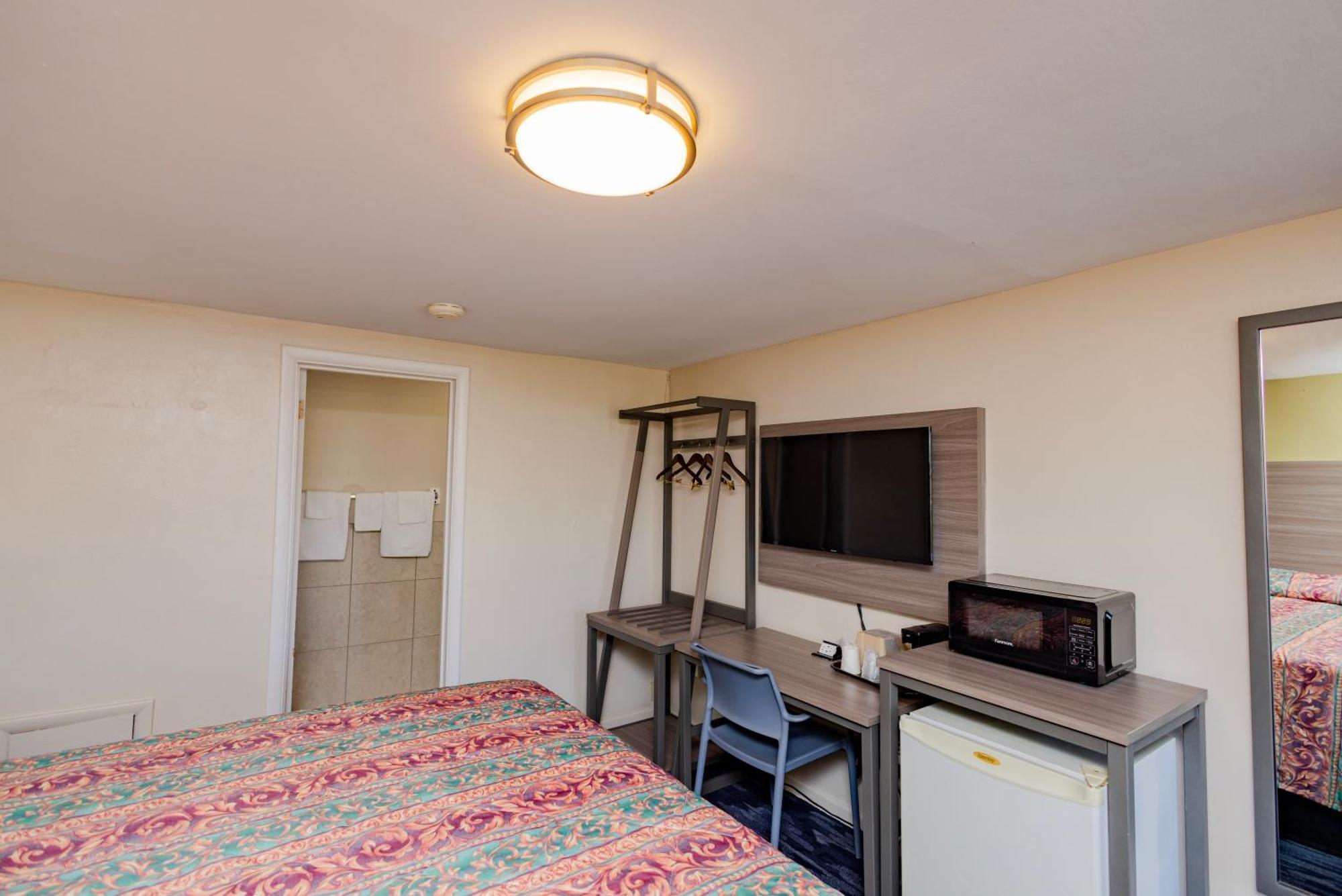 Budget Inn Columbus Lockbourne Exterior photo